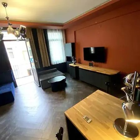Black Mansion Apartment *